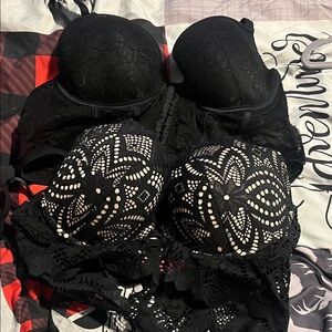 La SENZA Black Lace Push-Up Bra with Cutout Floral Pattern